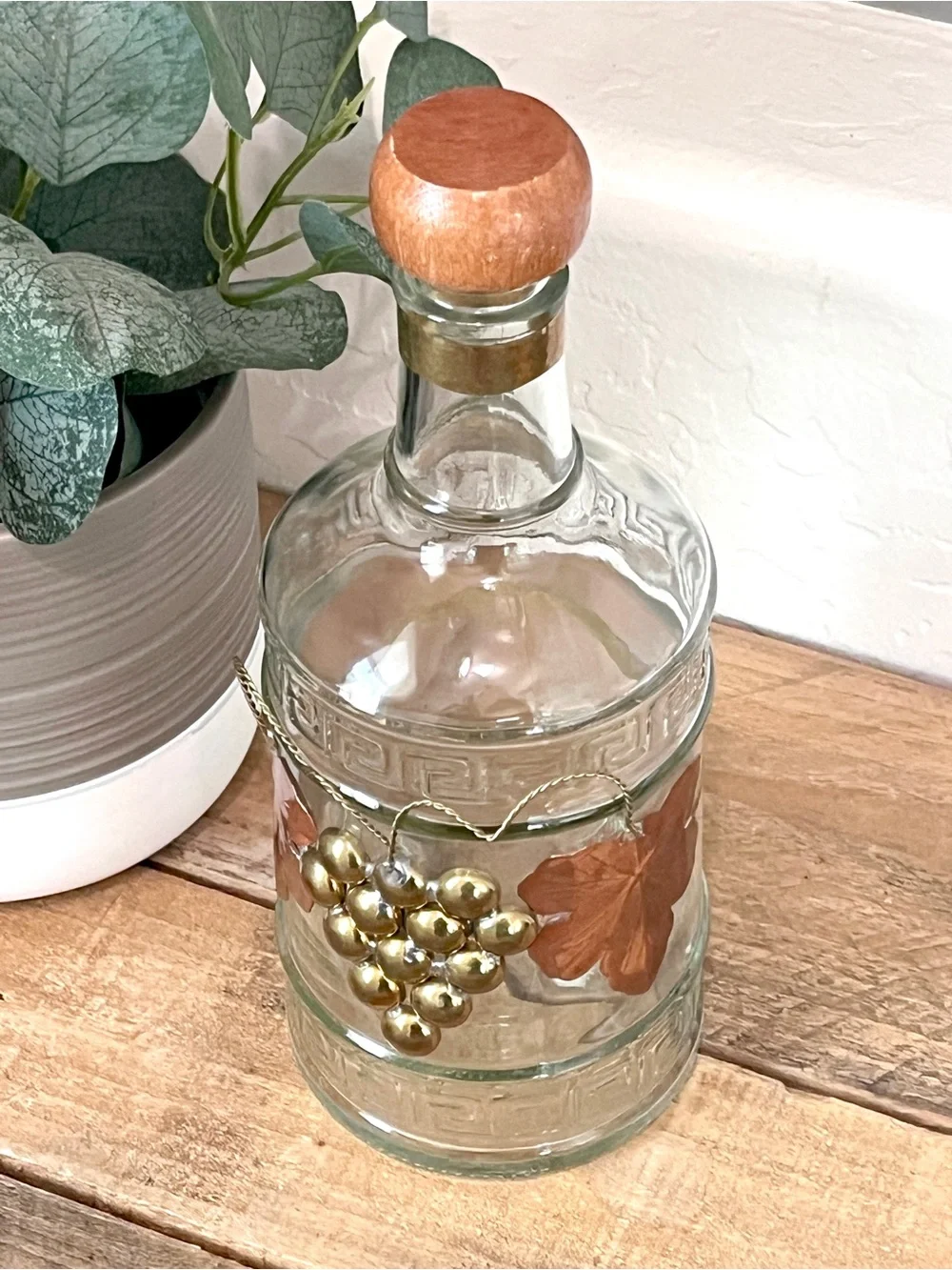 Vintage Greek Key Clear Glass Decanter Metal Grapes Vine Faux Wood Screw Cap 9